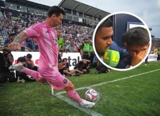 ميسي يحقق حلم لاعب كرة قدم والاخير يذرف الدموع