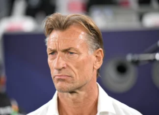 المنتخب السعودي يتخلى عن مدربه قبل شهرين من المونديال